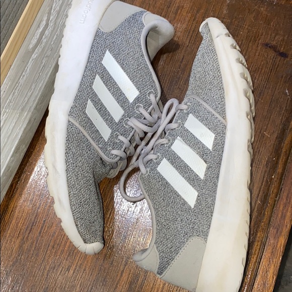 Adidas women’s size 6